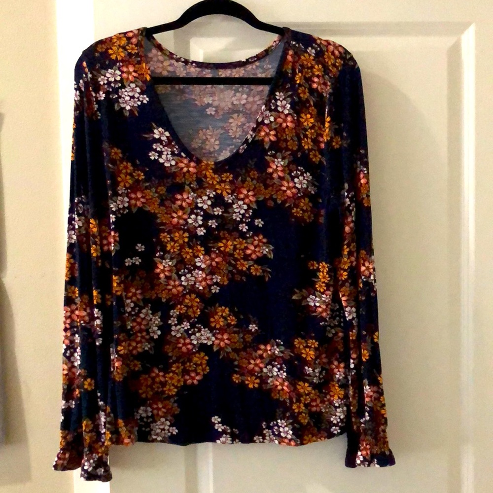 ❤️3/$25💖MAURICES💖Shirt with roushed sleeves